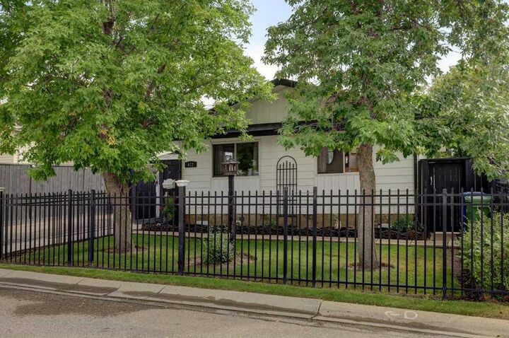 Property Photo: 412 Spring Haven Court SE AB T4A 1M5