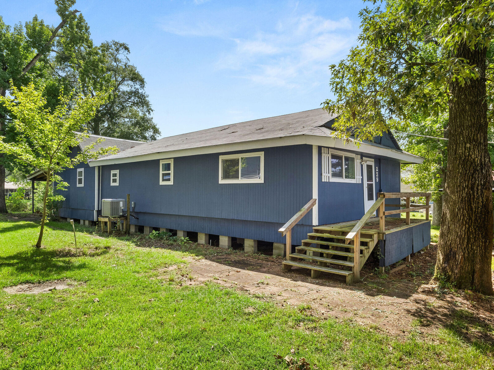 Property Photo:  239 Harris Dr  LA 70634 