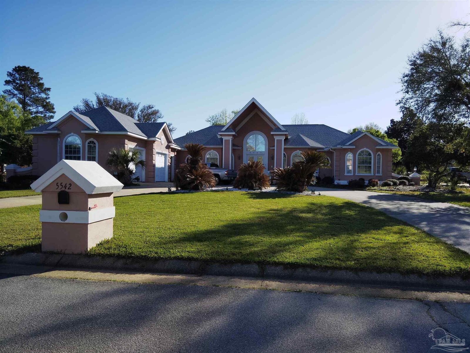Property Photo: 5542 Oakmont Dr FL 32571