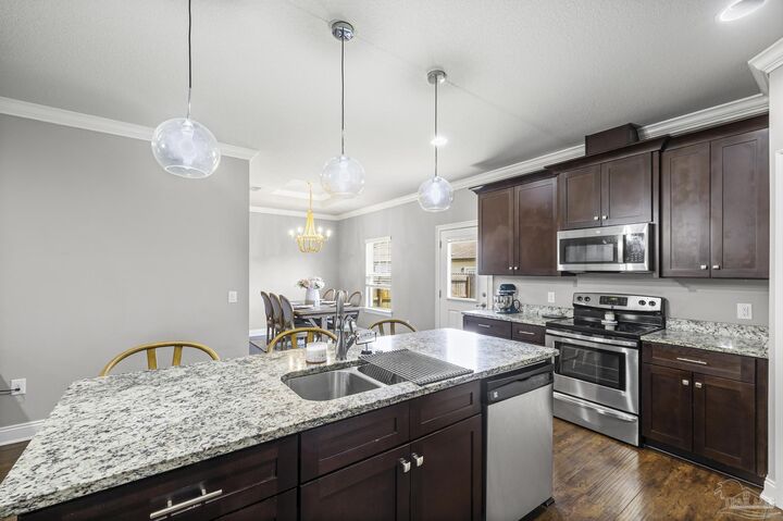 Property Photo: 2136 Nina St FL 32566