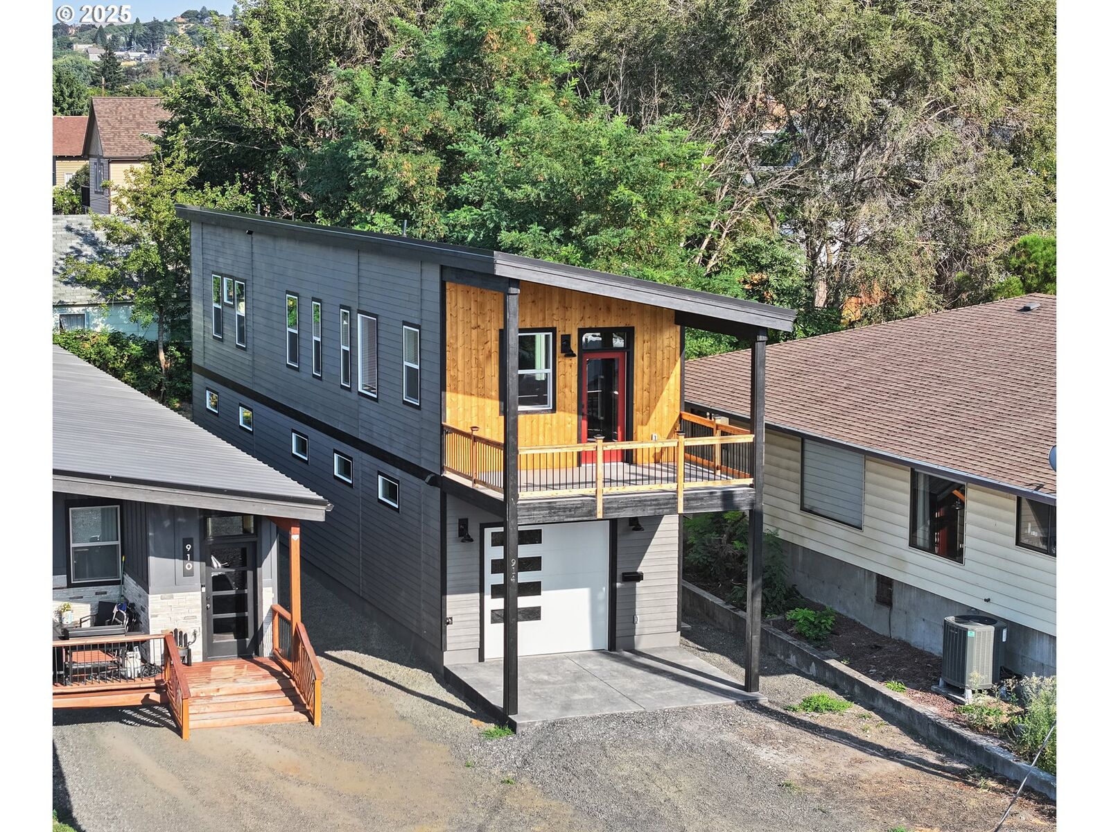 Property Photo:  914 Clark St  OR 97058 