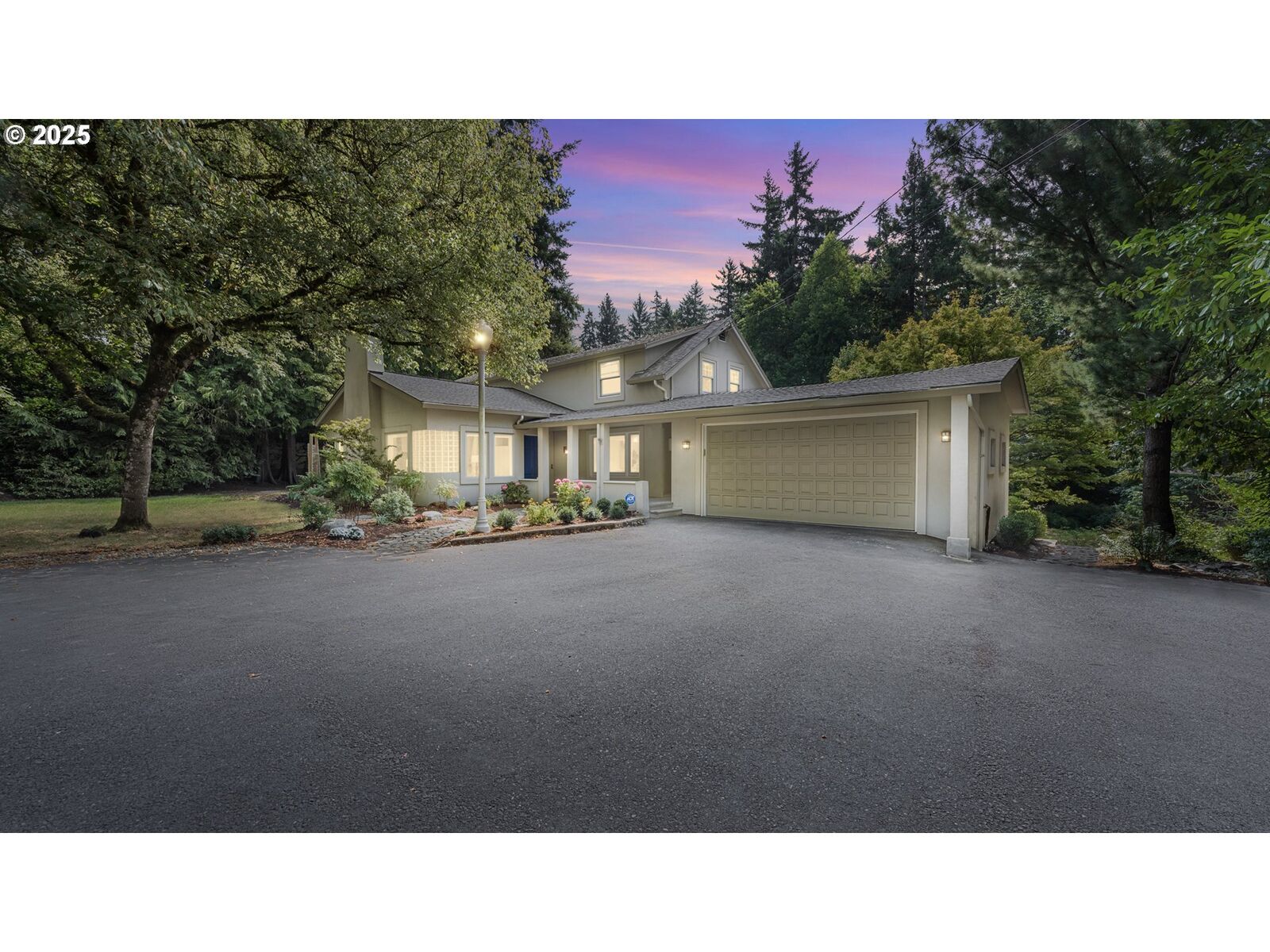 Property Photo:  1604 Country Club Rd  OR 97034 