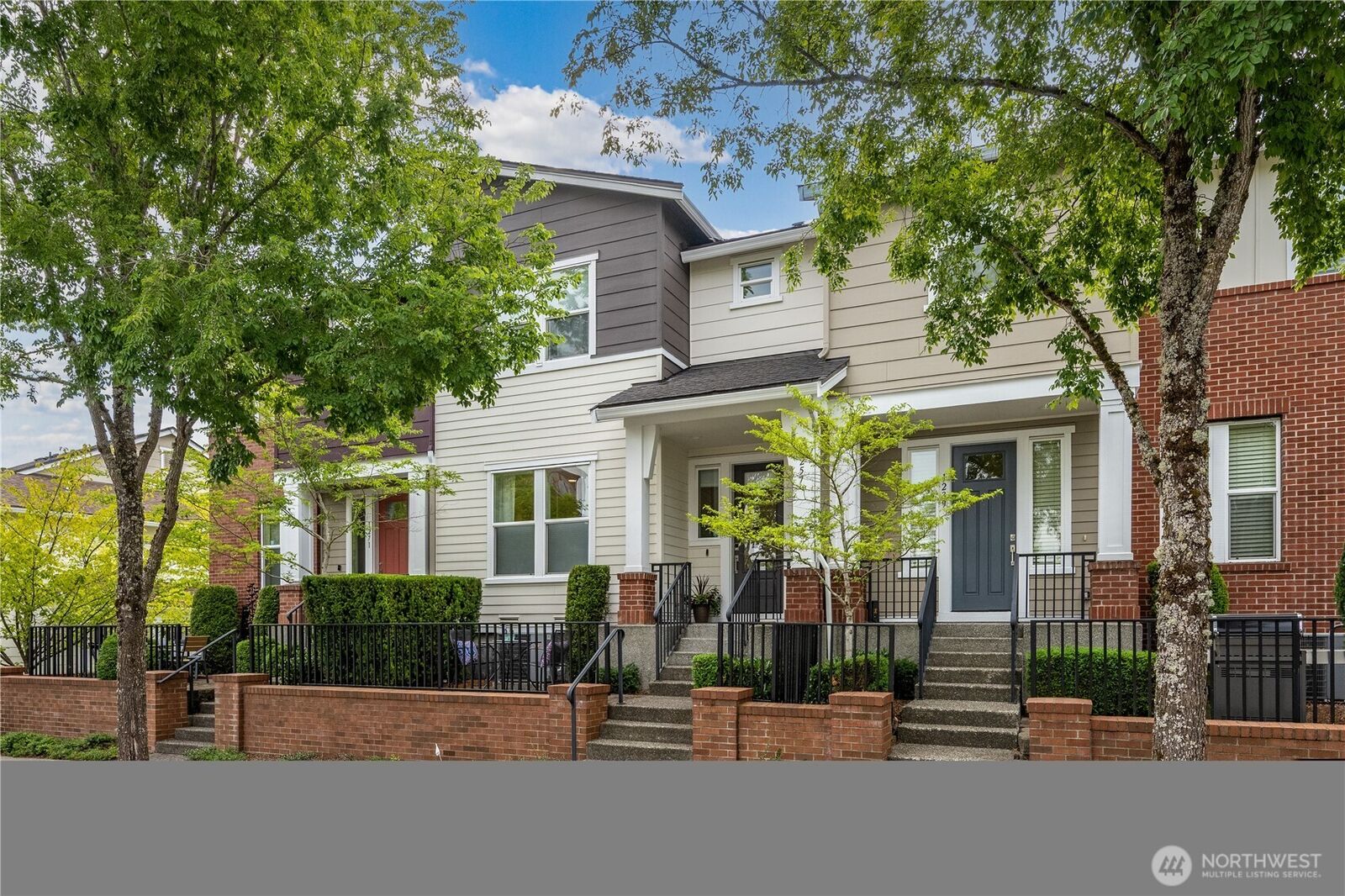 Property Photo: 1257 NE Park Drive 46 WA 98029