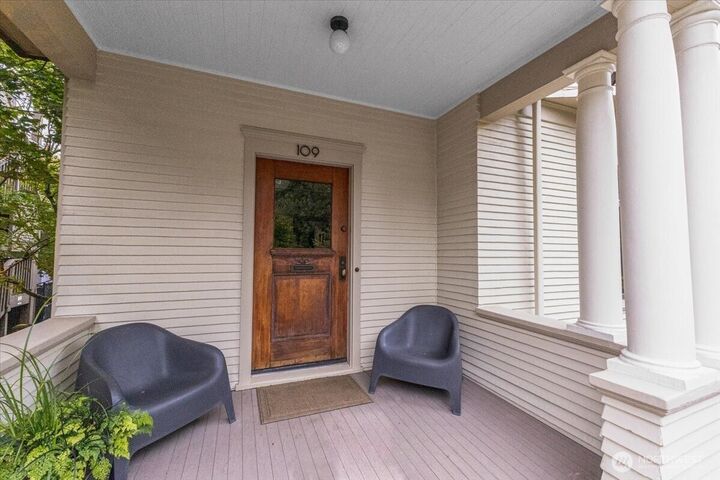 Property Photo: 109 11th Avenue E WA 98102