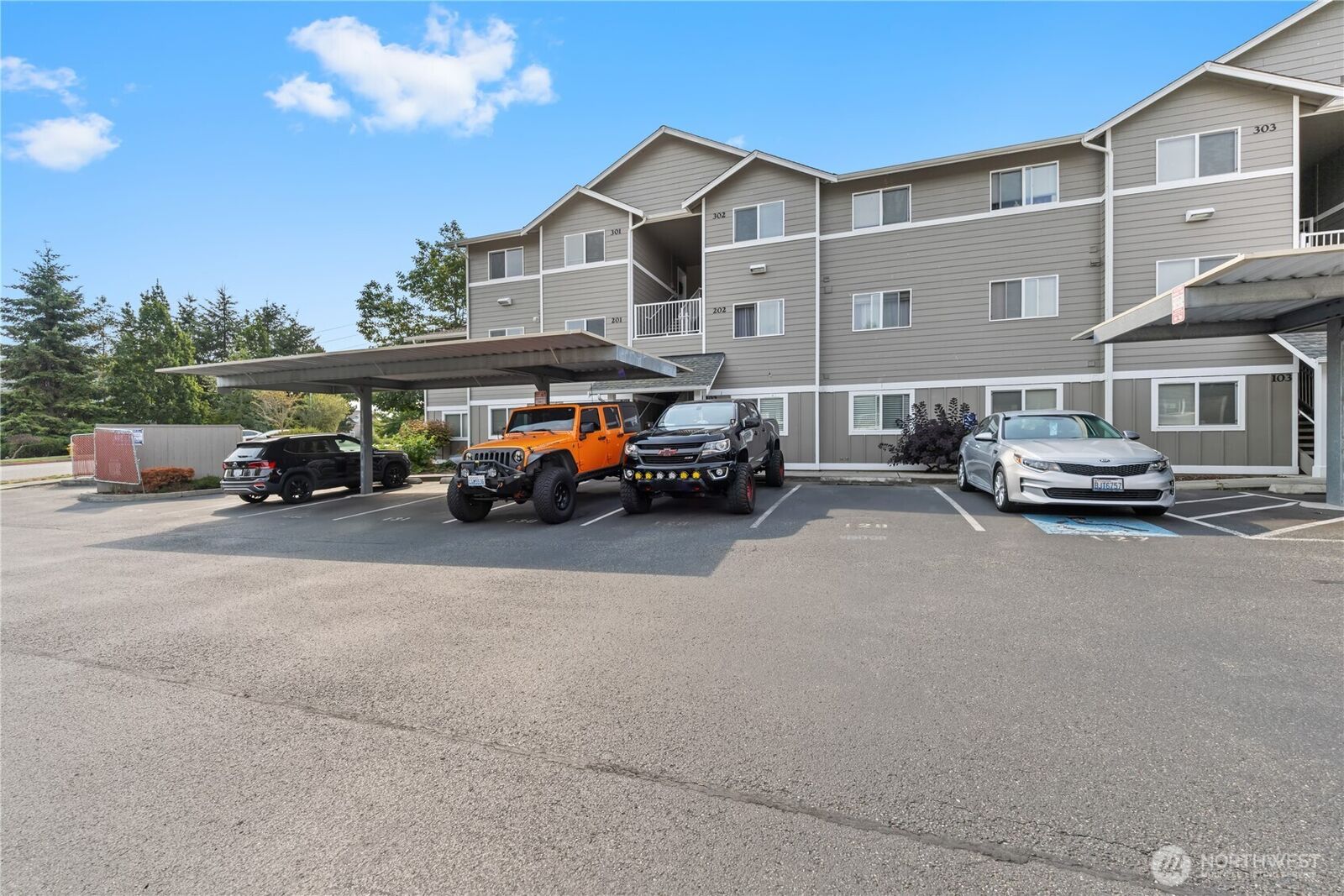 Property Photo:  1691 SW Mulberry Pl F201  WA 98277 