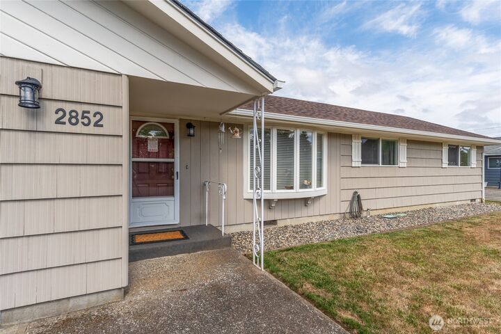 Property Photo:  2852  Magnolia Street  WA 98632 