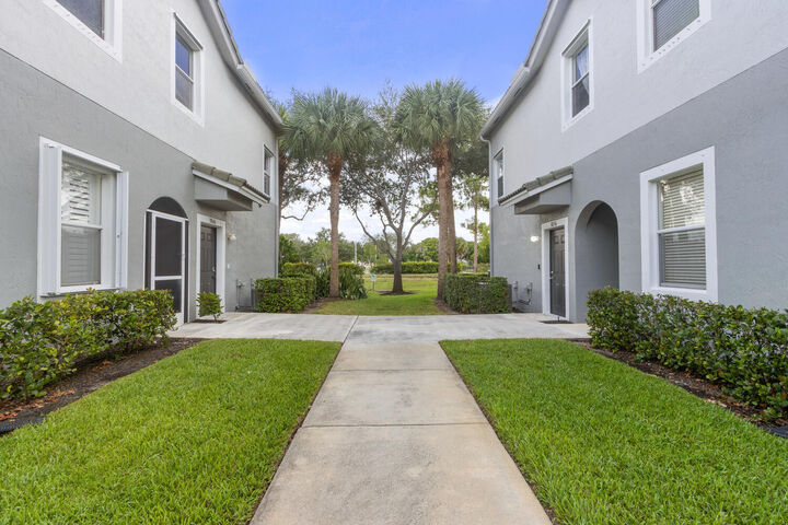 Property Photo:  3043 Grandiflora Drive  FL 33467 
