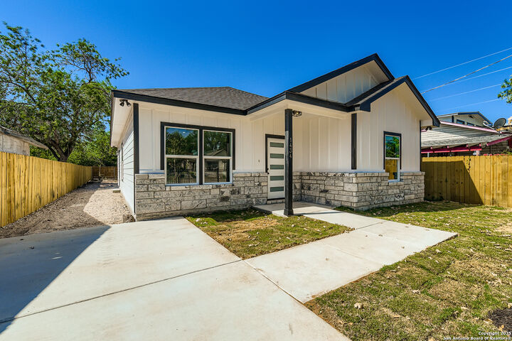 Property Photo: 1434 Merida TX 78207