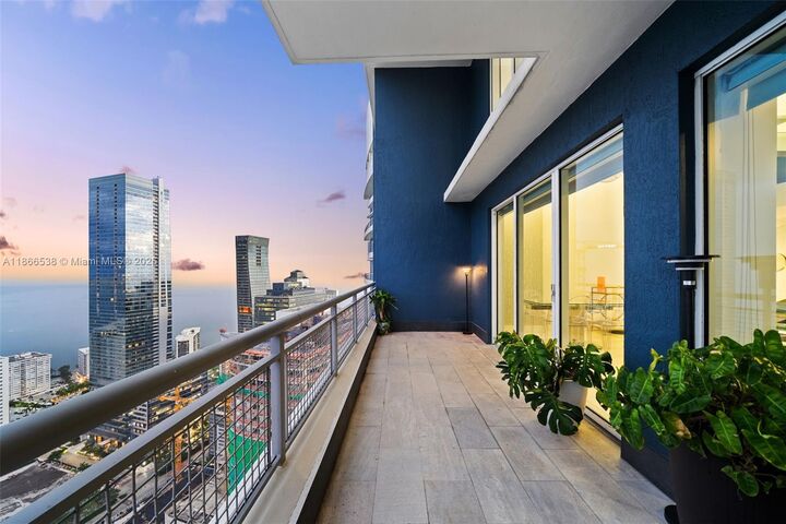 60 SW 13th St 4606  Miami FL 33130 photo