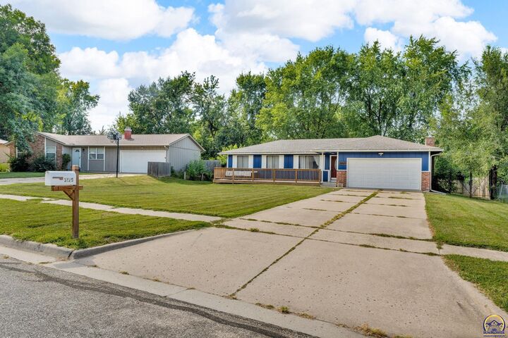 Property Photo: 3429 SW Moundview Dr KS 66614