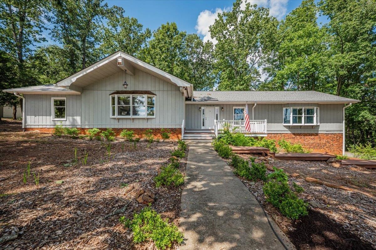 Property Photo: 201 Stoneridge Road SC 29306