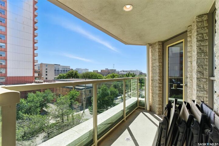 Property Photo: 303 5th Avenue N 401 SK S7K 2P6