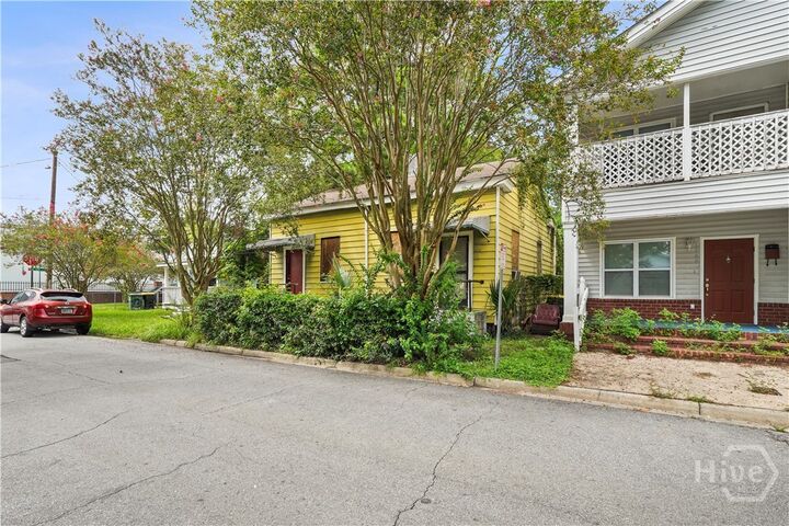 Property Photo: 1004 Wolf Street GA 31401