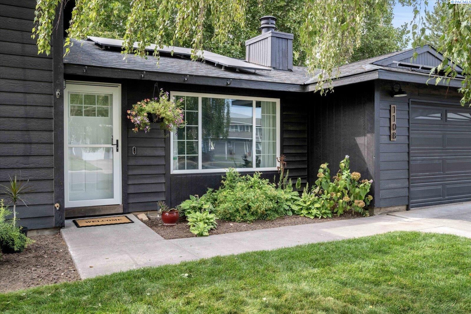 Property Photo: 1108 S Belfair St WA 99338