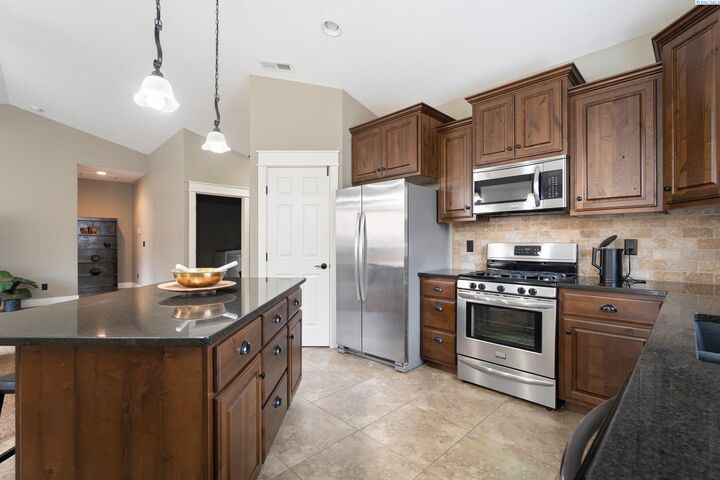 Property Photo: 4803 Tamarisk Dr WA 99301