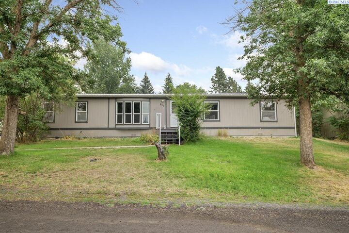 Property Photo: 260 S Ellis Street WA 99161