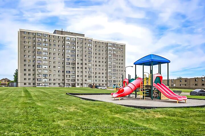 Property Photo: 940 Caledonia Road 611 ON M6B 2G8