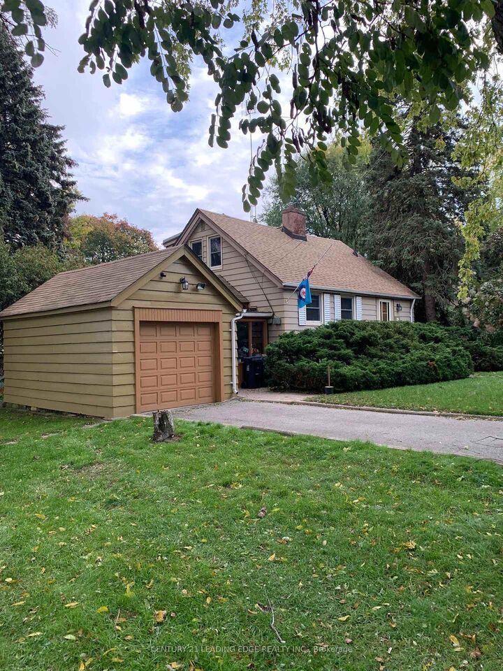 Property Photo: 21 Faircroft Boulevard ON M1M 2W9