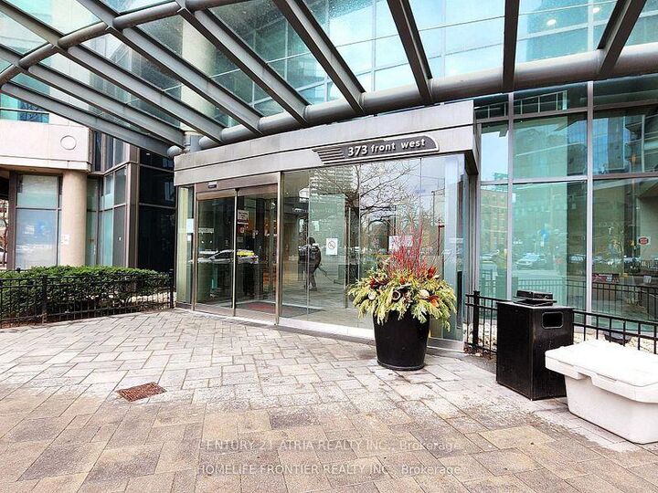 Property Photo:  373 Front Street W 1902  ON M5V 3R7 