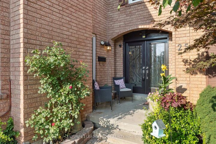 Property Photo:  25 Strawberry Hills Drive  ON M1V 3X9 