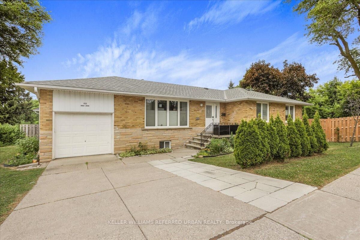 Photo de la propriété: 182 Park Home Avenue ON M2R 1A2
