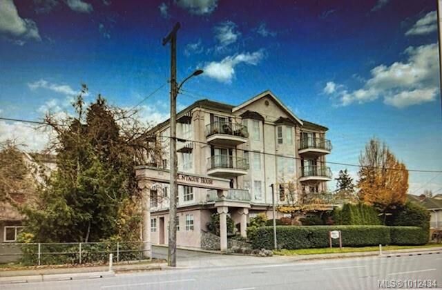 Property Photo:  3133 Tillicum Rd 104  BC V9A 2B4 