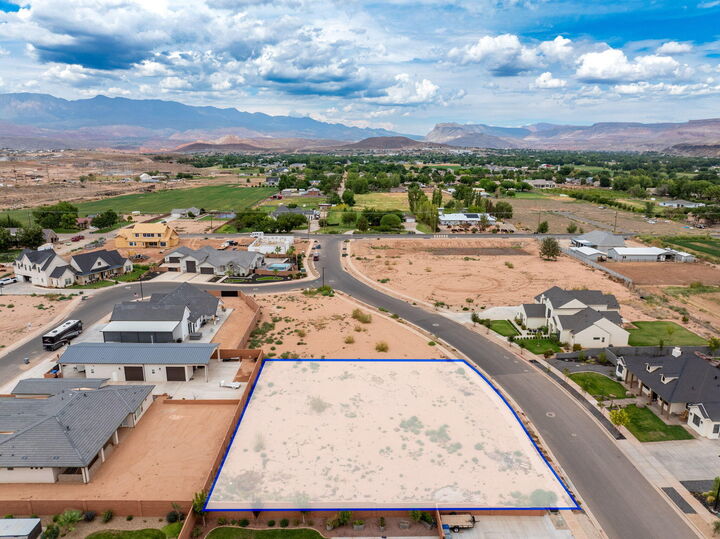 Property Photo: 1688 S 920 W UT 84737