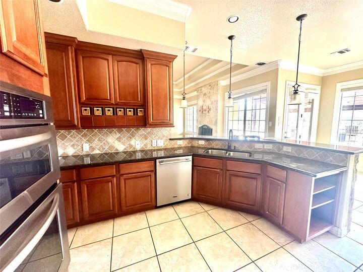 Property Photo: 715 Deer Run Way TX 78132