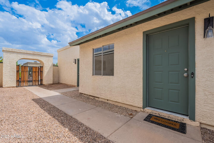 Property Photo: 619 E Jensen Street 56 AZ 85203