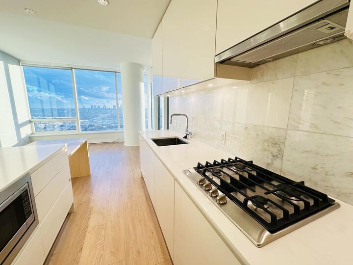 Property Photo: 4510 Halifax Way 5007 BC V5C 0K4