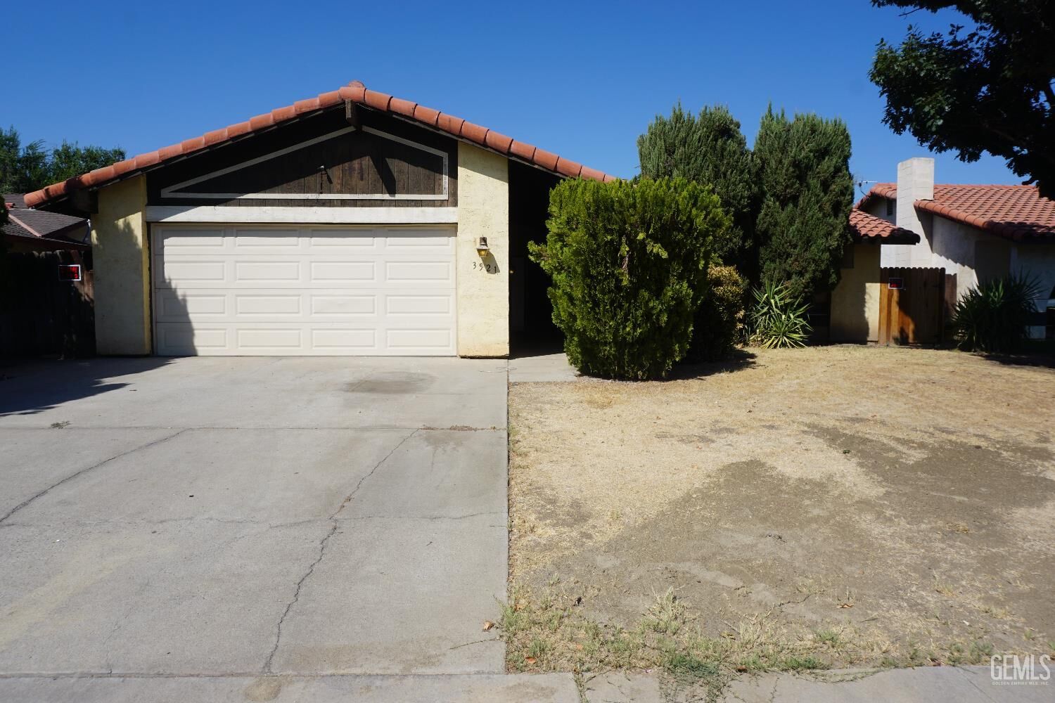 Property Photo: 3521 Kapral Way CA 93309