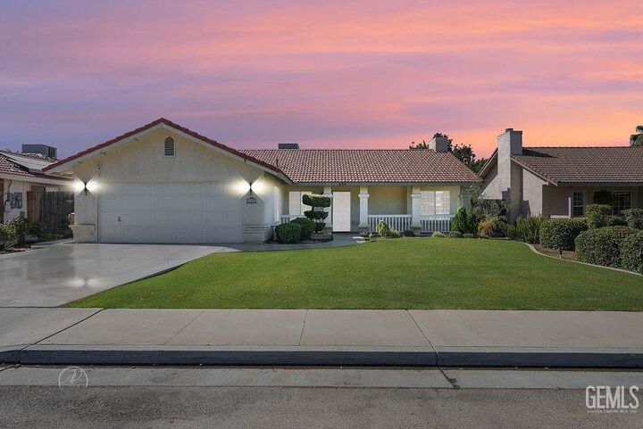 633 Sun Rose Avenue  Bakersfield CA 93308 photo