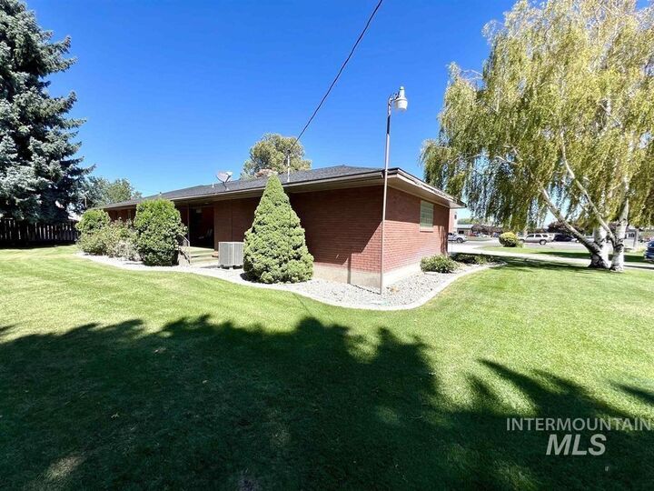 Property Photo: 2240 Overland Ave ID 83318