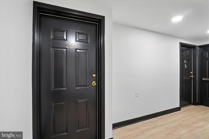 Property Photo: 2025 Queen Street S 231 PA 17403
