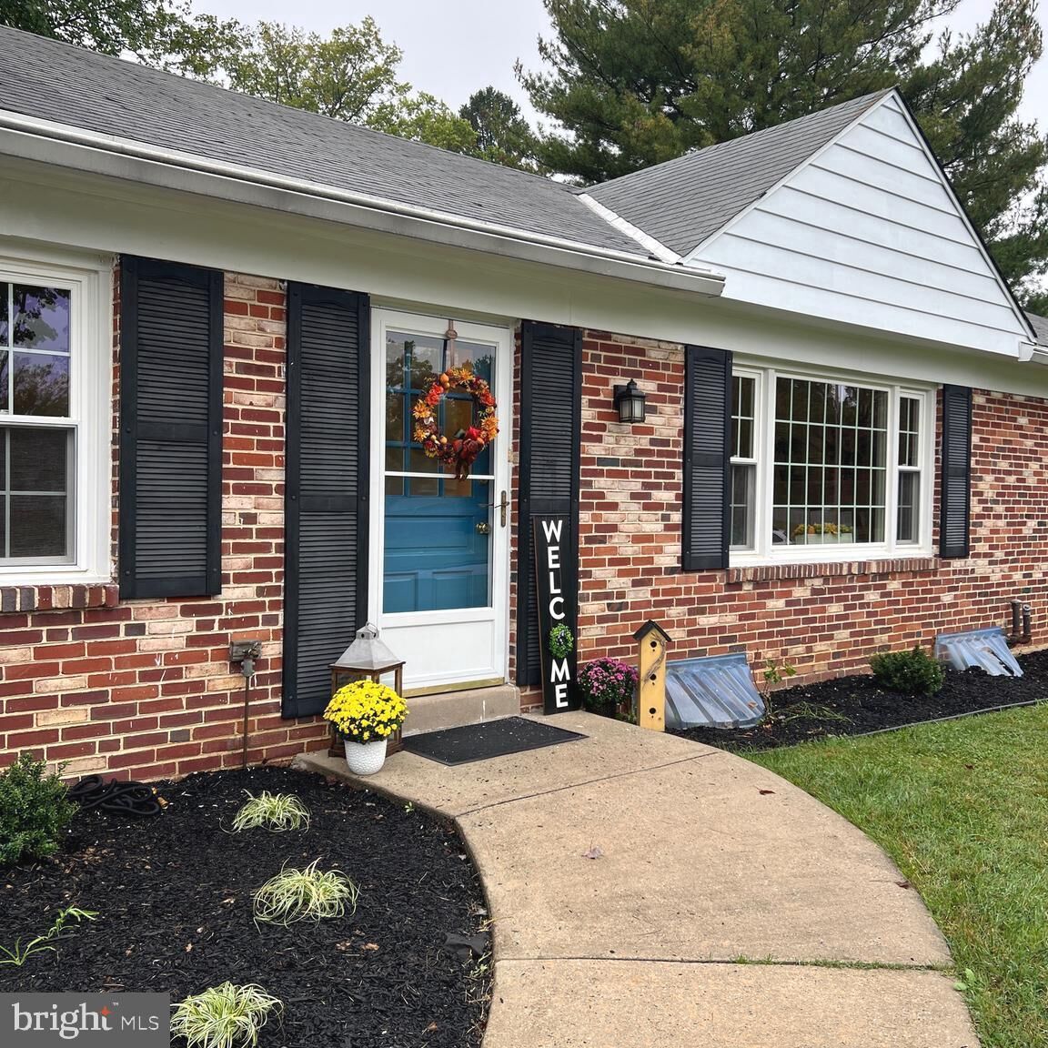 Property Photo:  7 E Rhodes Avenue  PA 19382 