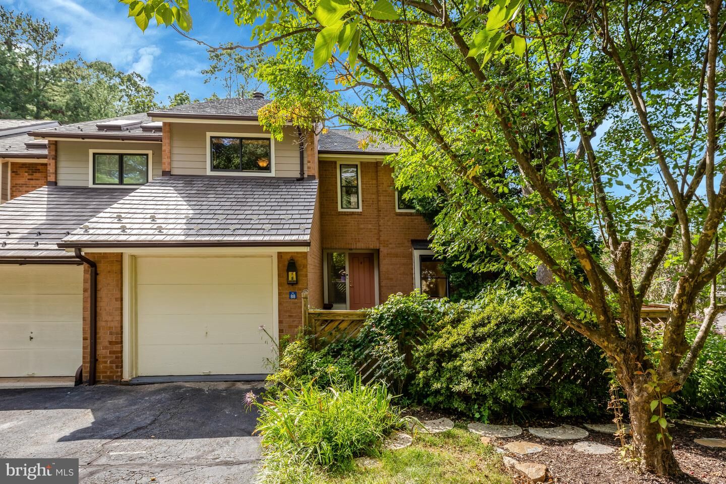 Property Photo: 11088 Glade Court VA 20191