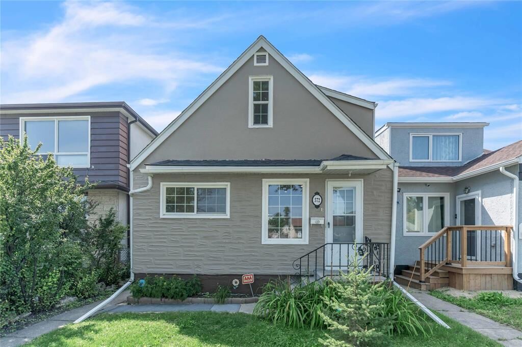 Property Photo: 572 Cathedral Avenue MB R2W 0Y5