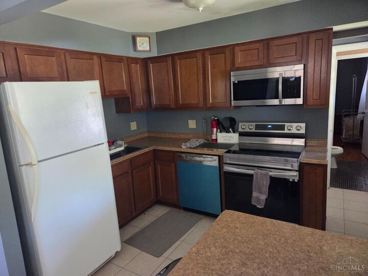 Property Photo: 7476 Boleyn Drive OH 45239