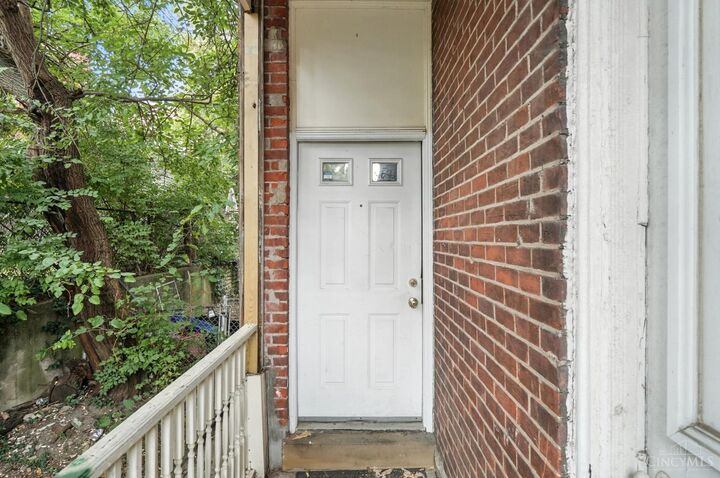 Property Photo: 2909 Vaughn Street OH 45219