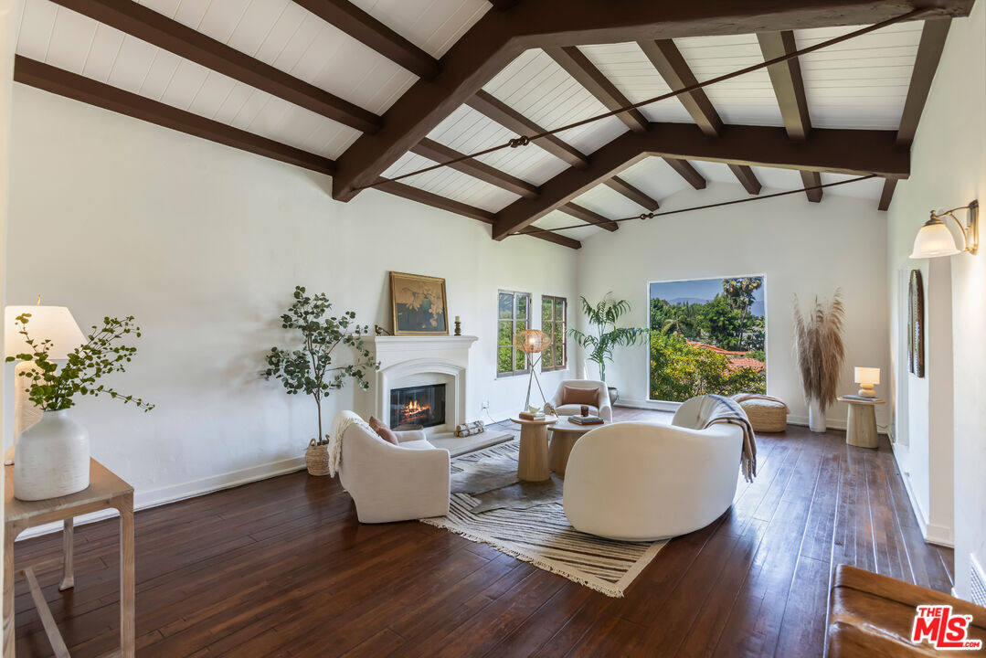 Property Photo:  2036 Balmer Dr  CA 90039 