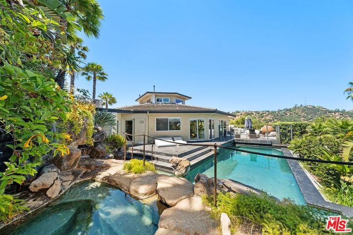 Property Photo: 2625 Mar Lu Dr CA 90046