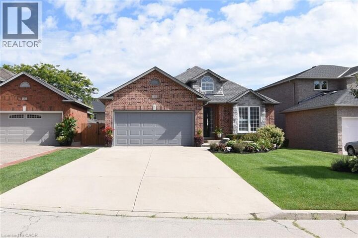 Property Photo: 17 Durrell Court ON L9A 5H5