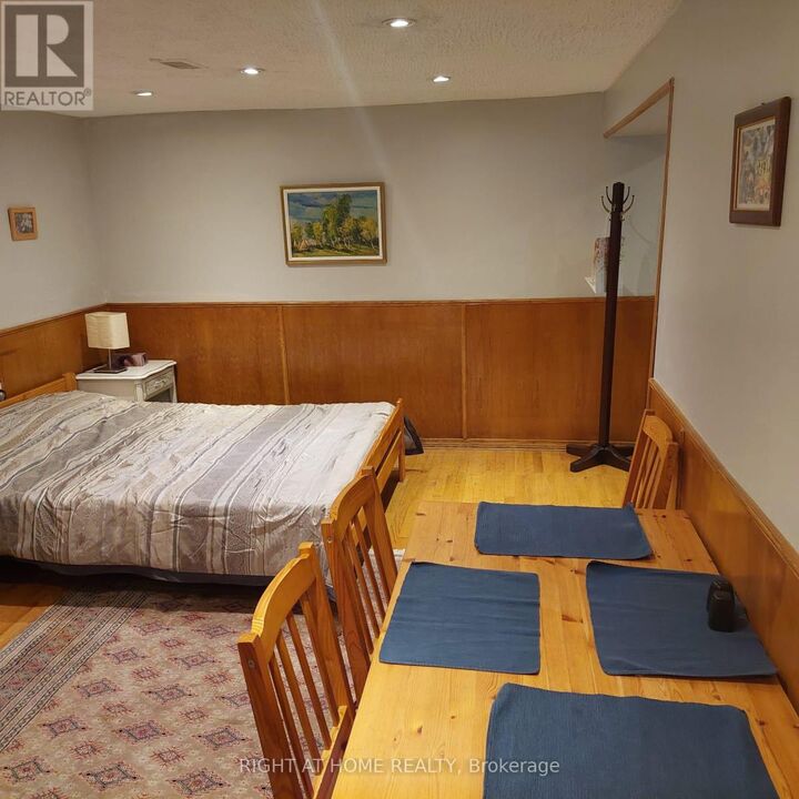 Property Photo: 15 Lynnhaven Road ON M6A 2K7