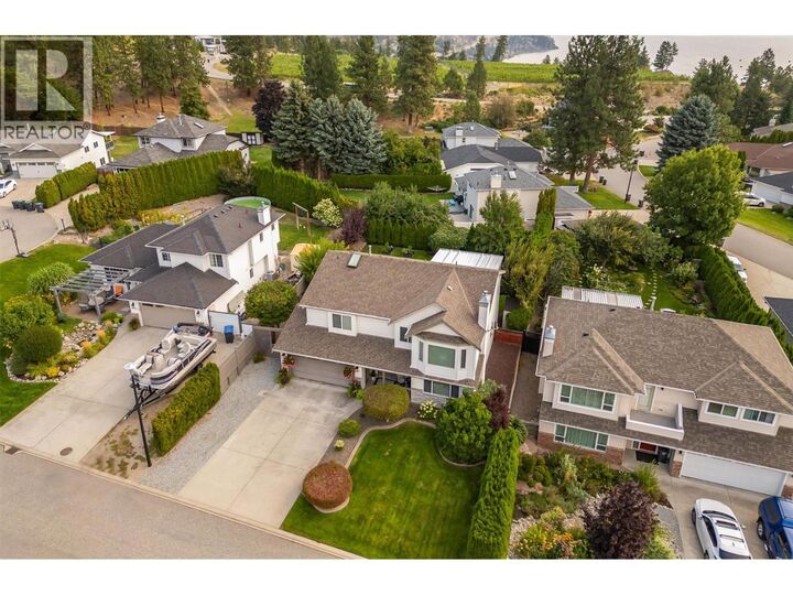 Photo de la propriété:  3781 Inglis Place  BC V0H 1X2 
