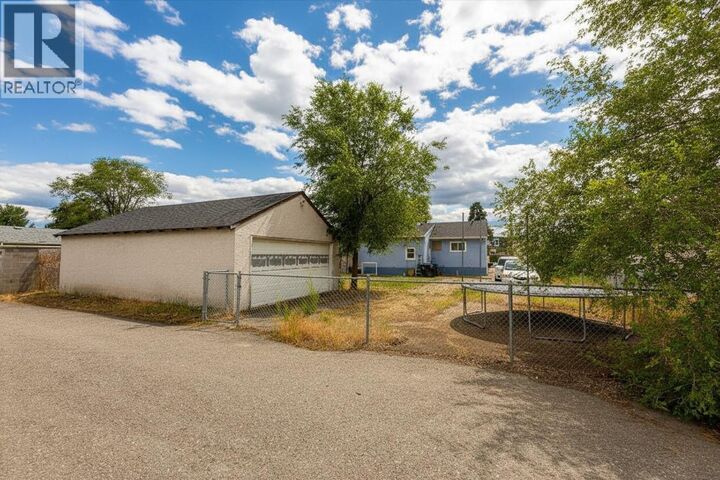Photo de la propriété:  525 Donhauser Road  BC V1X 3G1 
