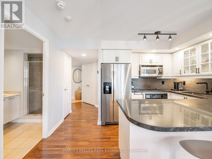 Property Photo:  140 Simcoe Street 1309  ON M5H 4E9 