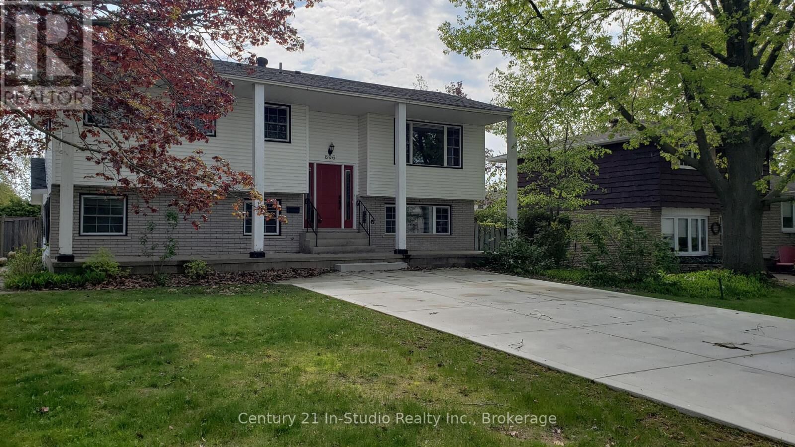 Property Photo: 696 Christopher Drive ON N0H 2C3