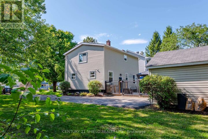 Property Photo: 2081 Pitt Street ON K6J 5G2