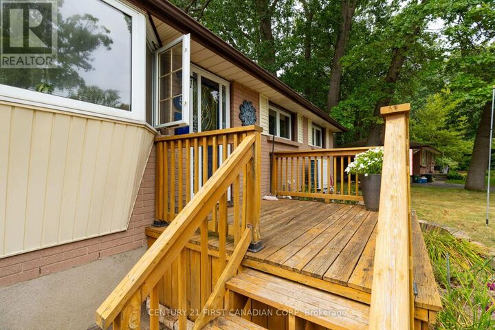 Photo de la propriété: 5 Strathcona Drive ON N5W 1P7