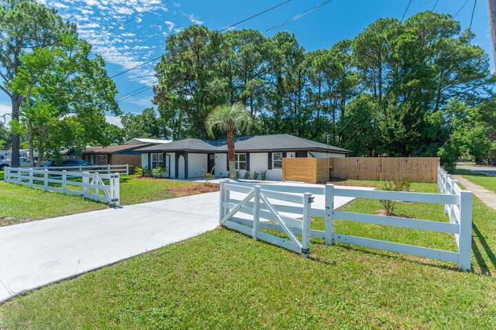 38 NW Deal Avenue  Fort Walton Beach FL 32548 photo
